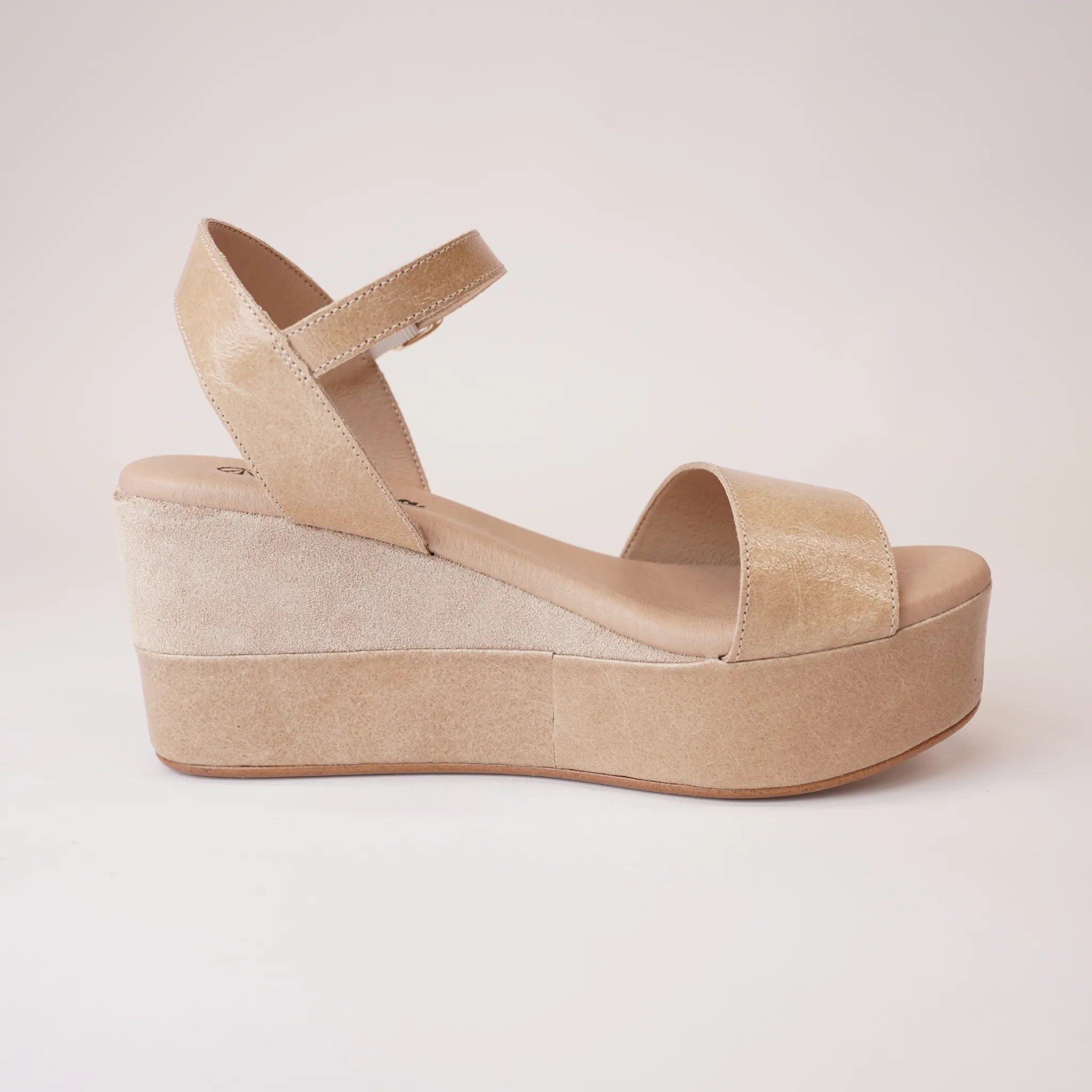 009-Cres-138 Sand Patent/ Suede Leather Wedges