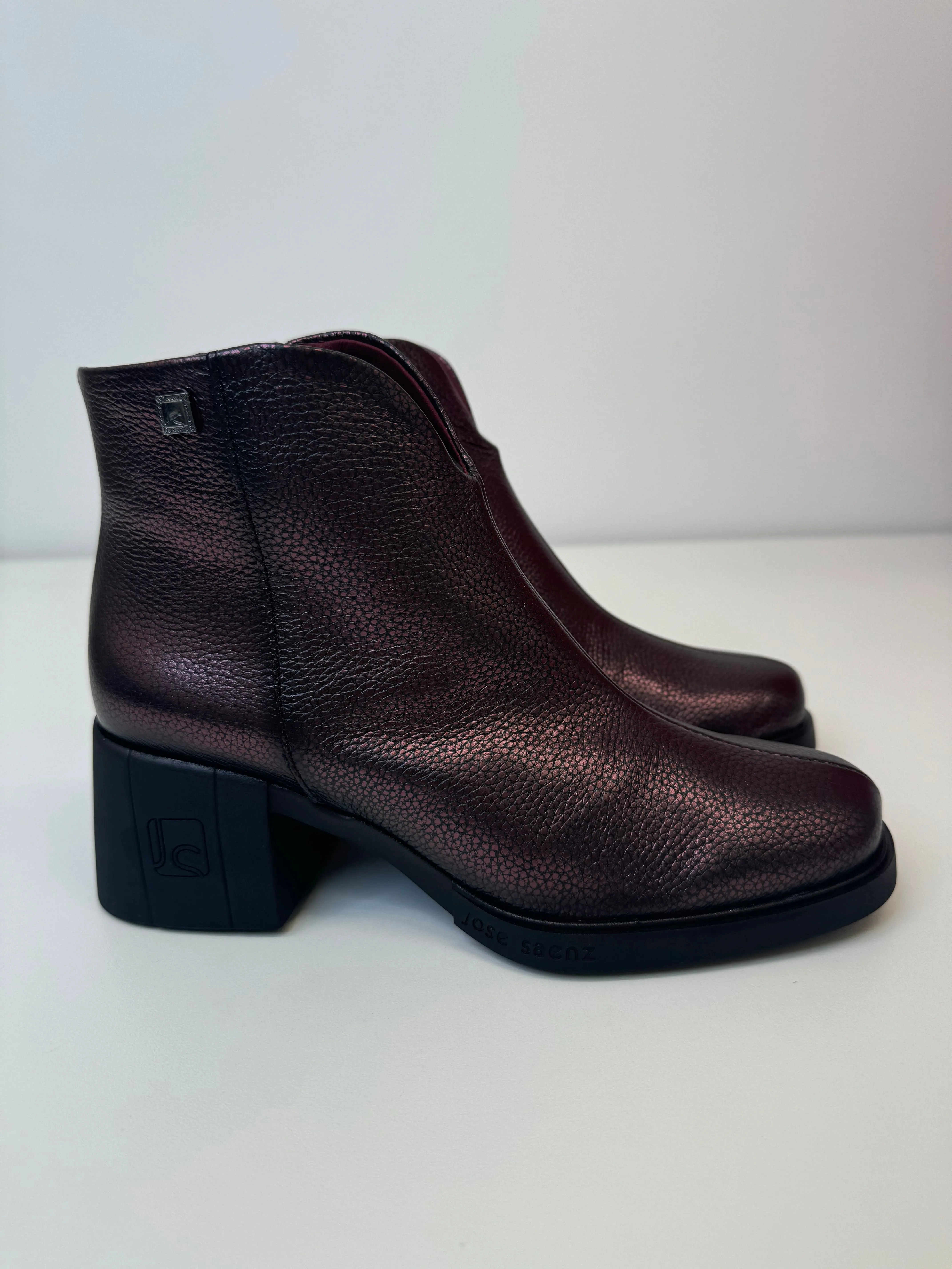 JOSE SAENZ Metallic Purple Boots