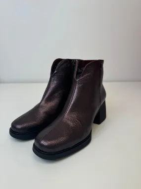 JOSE SAENZ Metallic Purple Boots