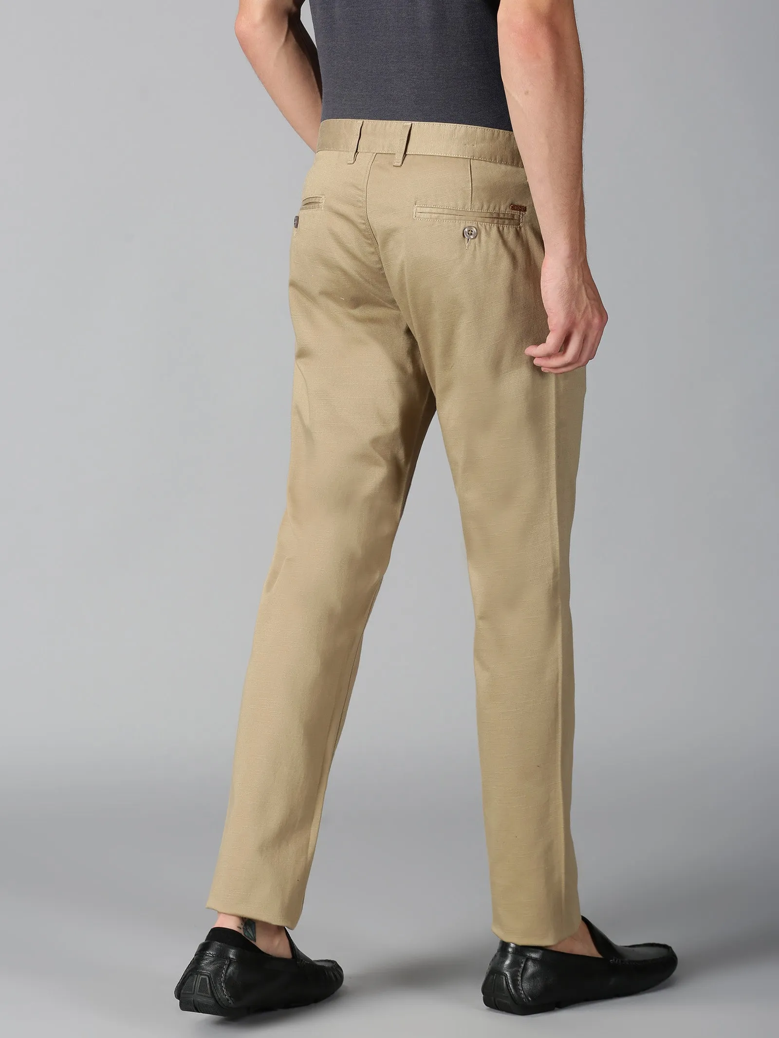 MEN'S LT KHAKI SOLID SLIM FIT TROUSER